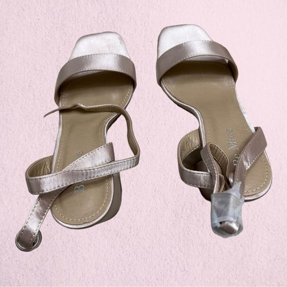 NIB Women’s work bridal heels Be Mine Wink Block Heel Satin Sandals Blush Size 7 - Picture 5 of 8
